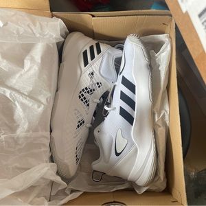 NWT GW1047 adidas basketball shoes size men’s 10